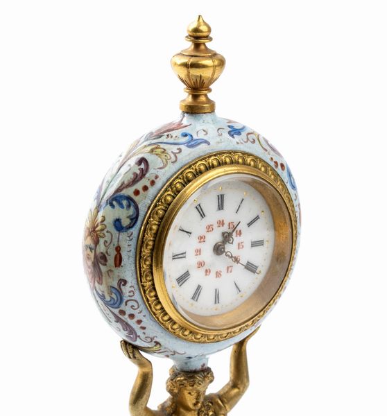 Orologio da tavolo in argento e smalti  - Asta Piccoli Orologi da tavolo Art Dco e Saliere d'Epoca dalle Collezioni Melandri di Objets de Vertu - Associazione Nazionale - Case d'Asta italiane