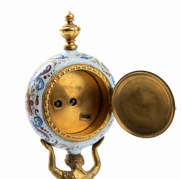 Orologio da tavolo in argento e smalti  - Asta Piccoli Orologi da tavolo Art Dco e Saliere d'Epoca dalle Collezioni Melandri di Objets de Vertu - Associazione Nazionale - Case d'Asta italiane