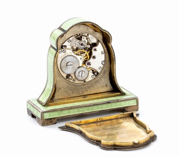 LUSINA : Orologio da tavolo Art Dco in argento e smalti  - Asta Piccoli Orologi da tavolo Art Dco e Saliere d'Epoca dalle Collezioni Melandri di Objets de Vertu - Associazione Nazionale - Case d'Asta italiane