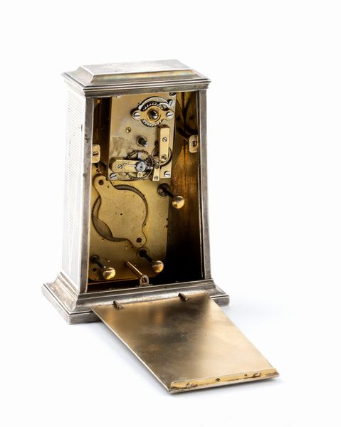 Maquet a Paris : Orologio da tavolo Art Dco in argento e smalti con calendario  - Asta Piccoli Orologi da tavolo Art Dco e Saliere d'Epoca dalle Collezioni Melandri di Objets de Vertu - Associazione Nazionale - Case d'Asta italiane