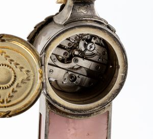 Tiffany & Co.® : Orologio da tavolo in argento, quarzo rosa e avorio  - Asta Piccoli Orologi da tavolo Art Dco e Saliere d'Epoca dalle Collezioni Melandri di Objets de Vertu - Associazione Nazionale - Case d'Asta italiane