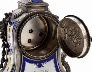 Orologio da tavolo in argento e smalti  - Asta Piccoli Orologi da tavolo Art Dco e Saliere d'Epoca dalle Collezioni Melandri di Objets de Vertu - Associazione Nazionale - Case d'Asta italiane