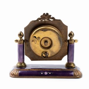 Orologio da tavolo Art Dco con smalti  - Asta Piccoli Orologi da tavolo Art Dco e Saliere d'Epoca dalle Collezioni Melandri di Objets de Vertu - Associazione Nazionale - Case d'Asta italiane