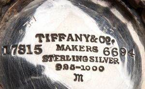 Tiffany & Co.® : Coppia di saliere Americane in argento  - Asta Piccoli Orologi da tavolo Art Dco e Saliere d'Epoca dalle Collezioni Melandri di Objets de Vertu - Associazione Nazionale - Case d'Asta italiane