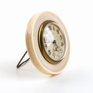 Pase, Keen - & Page - Plymouth : Orologio da tavolo Art Dco in avorio marino  - Asta Piccoli Orologi da tavolo Art Dco e Saliere d'Epoca dalle Collezioni Melandri di Objets de Vertu - Associazione Nazionale - Case d'Asta italiane