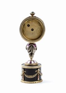 FABERGÉ CARL, a firma di : Orologio da tavolo in argento dorato e smalti  - Asta Piccoli Orologi da tavolo Art Dco e Saliere d'Epoca dalle Collezioni Melandri di Objets de Vertu - Associazione Nazionale - Case d'Asta italiane