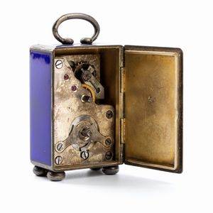 JTC : Orologio da tavolo Art Dco in argento e smalti  - Asta Piccoli Orologi da tavolo Art Dco e Saliere d'Epoca dalle Collezioni Melandri di Objets de Vertu - Associazione Nazionale - Case d'Asta italiane