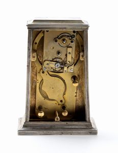 Maquet a Paris : Orologio da tavolo Art Dco in argento e smalti con calendario  - Asta Piccoli Orologi da tavolo Art Dco e Saliere d'Epoca dalle Collezioni Melandri di Objets de Vertu - Associazione Nazionale - Case d'Asta italiane