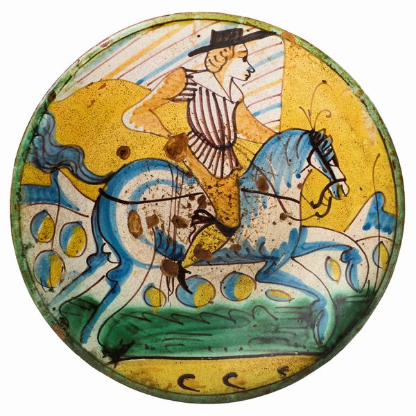 Due piatti in maiolica policroma giallo, blu, verde e ocra  - Asta Maioliche, Sculture e Dipinti Antichi - Associazione Nazionale - Case d'Asta italiane