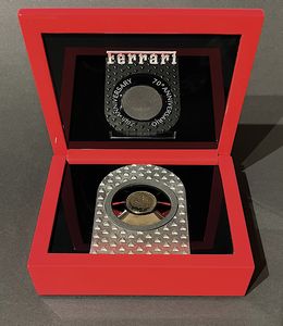 SCUDERIA FERRARI. Medaglia in oro per il 70 Anniversario della Ferrari (1947-2017).  - Asta Numismatica - Associazione Nazionale - Case d'Asta italiane