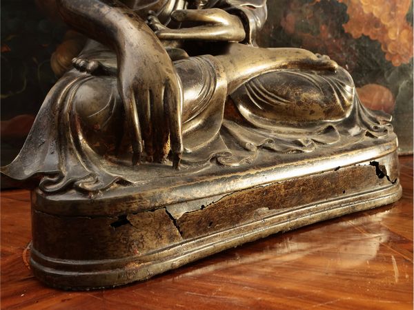 Buddha in bronzo  - Asta Di villa in villa Una collezione di vetri - Associazione Nazionale - Case d'Asta italiane