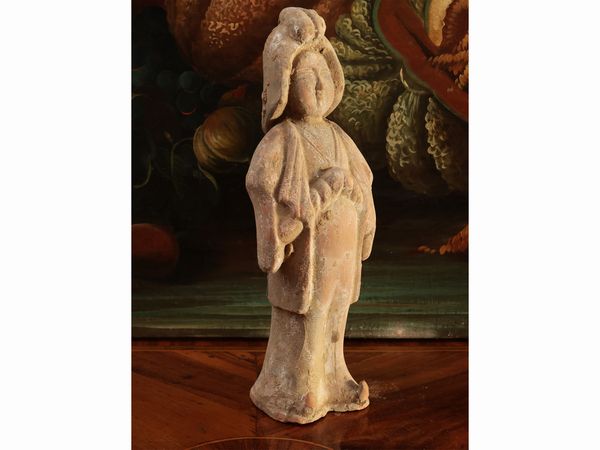 Figura femminile in gres  - Asta Di villa in villa Una collezione di vetri - Associazione Nazionale - Case d'Asta italiane