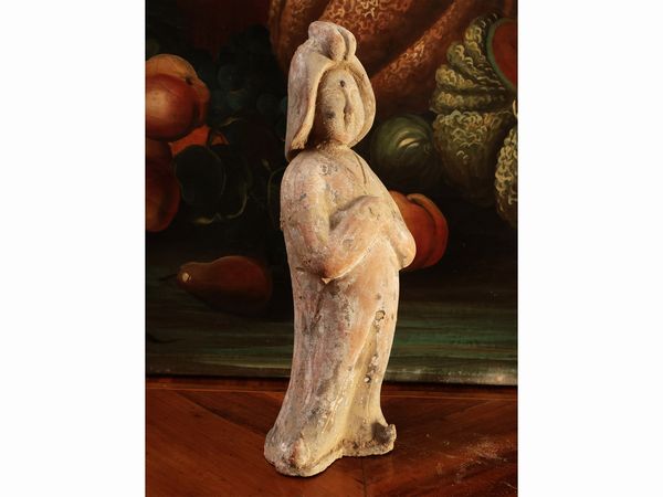 Figura femminile in gres  - Asta Di villa in villa Una collezione di vetri - Associazione Nazionale - Case d'Asta italiane