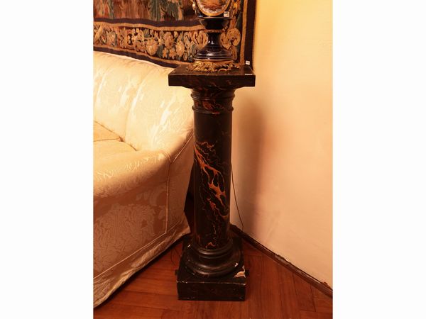 Coppia di colonne in legno laccato  - Asta Di villa in villa Una collezione di vetri - Associazione Nazionale - Case d'Asta italiane