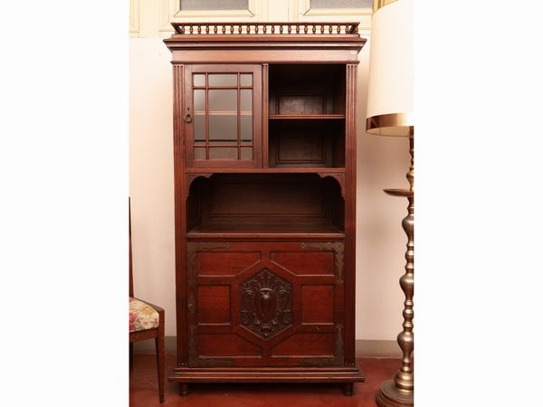 Piccola credenza in mogano  - Asta Di villa in villa Una collezione di vetri - Associazione Nazionale - Case d'Asta italiane