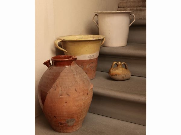 Accessori rustici in terracotta  - Asta Di villa in villa Una collezione di vetri - Associazione Nazionale - Case d'Asta italiane