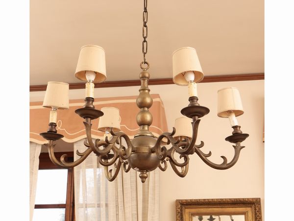 Lampadario in metallo di gusto fiammingo  - Asta Di villa in villa Una collezione di vetri - Associazione Nazionale - Case d'Asta italiane