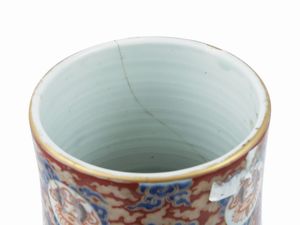 Vaso in porcellana  - Asta Di villa in villa Una collezione di vetri - Associazione Nazionale - Case d'Asta italiane