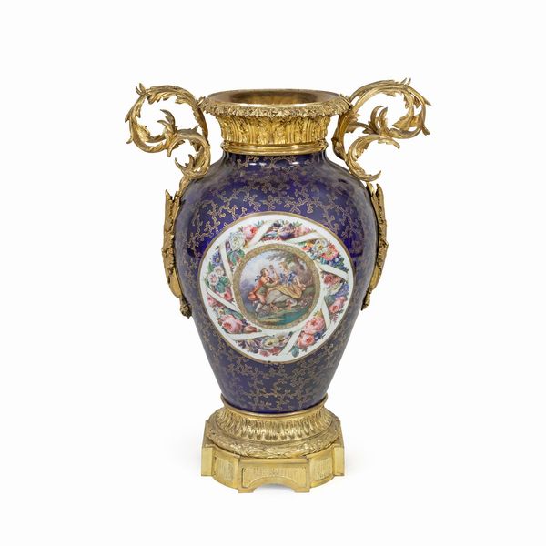 Grande vaso in porcellana policroma  - Asta Dipinti Antichi e del XIX Secolo Arredi e Sculture - Associazione Nazionale - Case d'Asta italiane