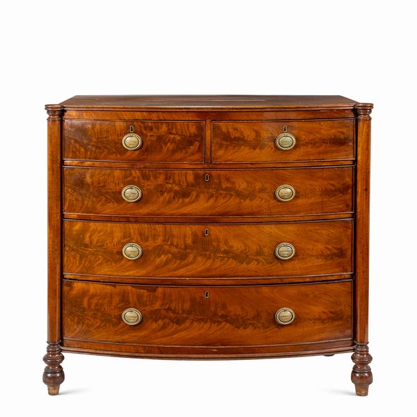 Commode in piuma di mogano  - Asta Dipinti Antichi e del XIX Secolo Arredi e Sculture - Associazione Nazionale - Case d'Asta italiane