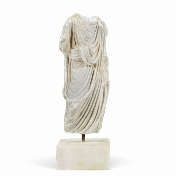 Scultura in marmo bianco  - Asta Dipinti Antichi e del XIX Secolo Arredi e Sculture - Associazione Nazionale - Case d'Asta italiane