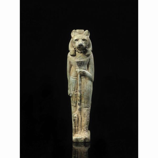 AMULETO DELLA DEA SEKHMET CON PAPIRO  - Asta ARCHEOLOGIA - Associazione Nazionale - Case d'Asta italiane