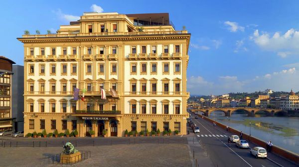 The Westin Excelsior - Firenze  - Asta PANDOLFINI PER AMICI DI URI - ASTA BENEFICA PER SOSTENERE LA RICERCA SCIENTIFICA UROLOGICA - Associazione Nazionale - Case d'Asta italiane