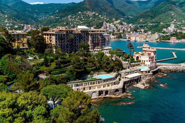 Hotel Excelsior Palace Portofino Coast - Rapallo (GE)  - Asta PANDOLFINI PER AMICI DI URI - ASTA BENEFICA PER SOSTENERE LA RICERCA SCIENTIFICA UROLOGICA - Associazione Nazionale - Case d'Asta italiane