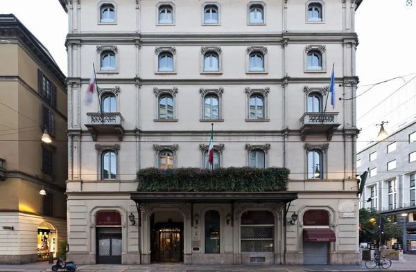 Grand Hotel et De Milan - Milano  - Asta PANDOLFINI PER AMICI DI URI - ASTA BENEFICA PER SOSTENERE LA RICERCA SCIENTIFICA UROLOGICA - Associazione Nazionale - Case d'Asta italiane