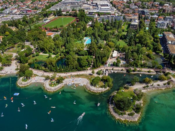 Du Lac et Du Parc Grand Resort - Riva del Garda (TN)  - Asta PANDOLFINI PER AMICI DI URI - ASTA BENEFICA PER SOSTENERE LA RICERCA SCIENTIFICA UROLOGICA - Associazione Nazionale - Case d'Asta italiane