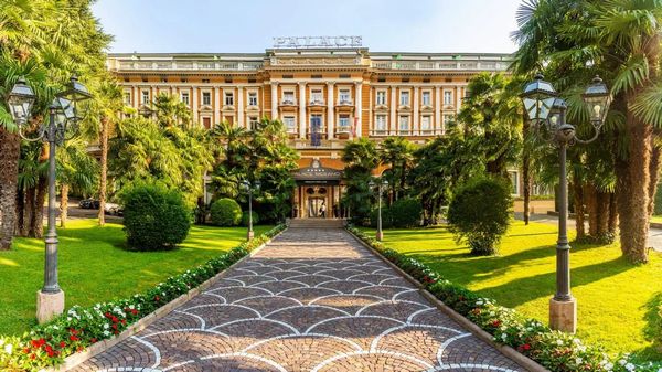 Palace Merano - Merano (BZ)  - Asta PANDOLFINI PER AMICI DI URI - ASTA BENEFICA PER SOSTENERE LA RICERCA SCIENTIFICA UROLOGICA - Associazione Nazionale - Case d'Asta italiane