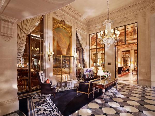 Le Meurice, Dorchester Collection - Parigi  - Asta PANDOLFINI PER AMICI DI URI - ASTA BENEFICA PER SOSTENERE LA RICERCA SCIENTIFICA UROLOGICA - Associazione Nazionale - Case d'Asta italiane