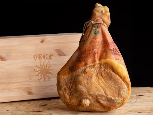 Prosciutto Parma selezione Peck  - Asta PANDOLFINI PER AMICI DI URI - ASTA BENEFICA PER SOSTENERE LA RICERCA SCIENTIFICA UROLOGICA - Associazione Nazionale - Case d'Asta italiane