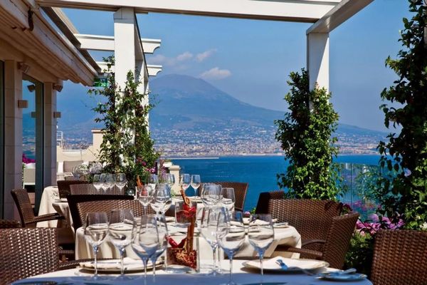 Grand Hotel Vesuvio - Napoli  - Asta PANDOLFINI PER AMICI DI URI - ASTA BENEFICA PER SOSTENERE LA RICERCA SCIENTIFICA UROLOGICA - Associazione Nazionale - Case d'Asta italiane