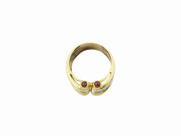 Anello in oro giallo e bianco con diamanti e rubini  - Asta Gioielli e Orologi - Associazione Nazionale - Case d'Asta italiane