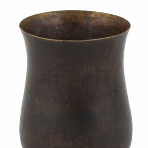 Vaso in ottone patinato scuro  - Asta 20TH CENTURY DESIGN From the late 19th to the early 21th Century - Associazione Nazionale - Case d'Asta italiane