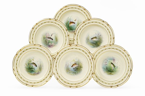 Dodici piatti per Tiffany, New York<BR>Inghilterra, Manifattura Spode Copeland, fine del XIX - inizio del XX secolo<BR>Pittura di H Perry<BR>  - Asta L'Art de la Table - Associazione Nazionale - Case d'Asta italiane