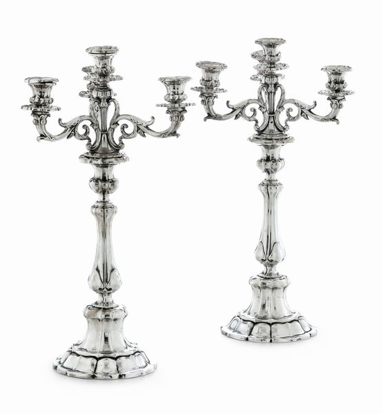 Coppia di candelabri a 4 fiamme. Germania, Dresda, seconda met del XIX secolo, argentiere Moritz August Fickert  - Asta L'Art de la Table - Associazione Nazionale - Case d'Asta italiane