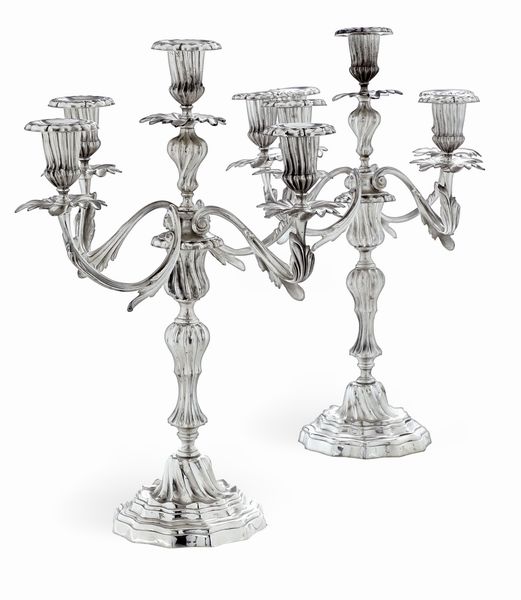 Coppia di candelabri. Argenteria fiorentina del XX secolo, argentiere Pampaloni  - Asta L'Art de la Table - Associazione Nazionale - Case d'Asta italiane