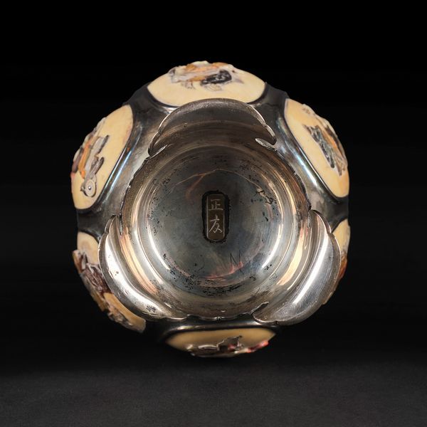 ☼VASO SHIBAYAMA IN ARGENTO  - Asta Arte Orientale  - Associazione Nazionale - Case d'Asta italiane