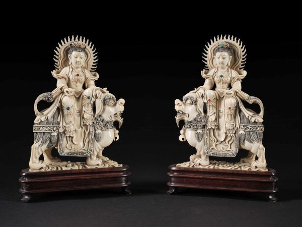 ☼COPPIA DI SCULTURE IN AVORIO RAFFIGURANTI GUANYIN  - Asta Arte Orientale  - Associazione Nazionale - Case d'Asta italiane