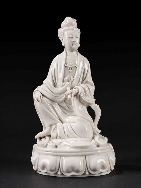 Scultura in porcellana Blanc de Chine  - Asta Arte Orientale  - Associazione Nazionale - Case d'Asta italiane