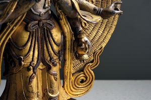 Scultura in bronzo dorato raffigurante Avalokiteshvara Ekadashamukha  - Asta Arte Orientale  - Associazione Nazionale - Case d'Asta italiane