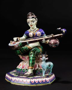 Scultura raffigurante Sarasvatī in smalto con cervo  - Asta Arte Orientale  - Associazione Nazionale - Case d'Asta italiane