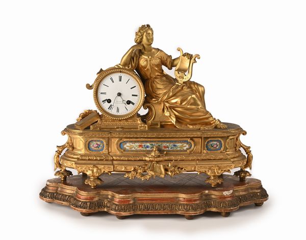 Orologio da camino in bronzo dorato e smalti, Francia, XIX secolo  - Asta Antiquariato - Mobili, Sculture e Oggetti d'Arte - Associazione Nazionale - Case d'Asta italiane