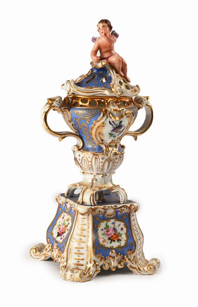 Vaso biansato con coperchio in porcellana policroma e dorata d'epoca Luigi Filippo, Francia  - Asta Antiquariato - Mobili, Sculture e Oggetti d'Arte - Associazione Nazionale - Case d'Asta italiane