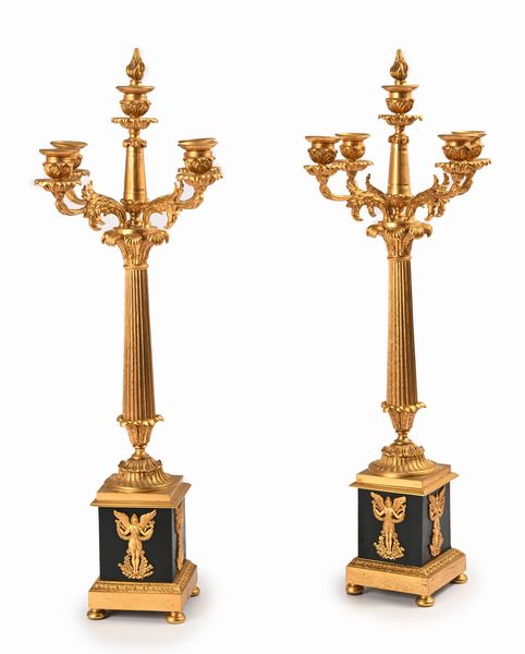 Coppia di candelabri in bronzo dorato e brunito a cinque luci, Francia, XIX secolo  - Asta Antiquariato - Mobili, Sculture e Oggetti d'Arte - Associazione Nazionale - Case d'Asta italiane