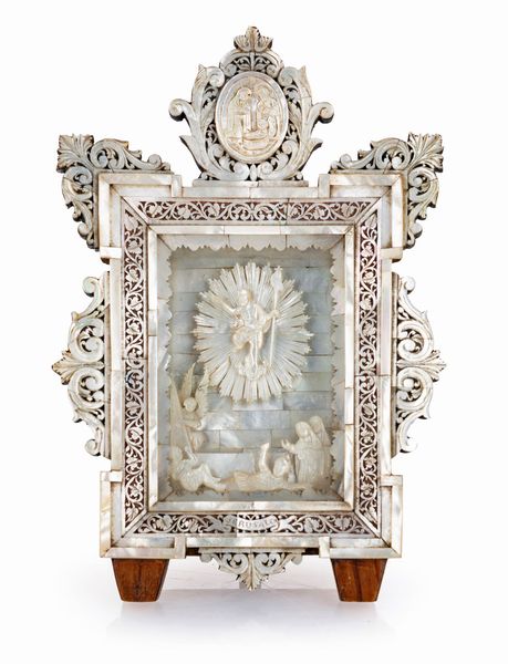 Altarolo in legno di ulivo e madreperla intagliata, arte sacra della Terra Santa, prima met del XX secolo  - Asta Antiquariato - Mobili, Sculture e Oggetti d'Arte - Associazione Nazionale - Case d'Asta italiane