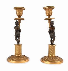 Coppia di piccoli candelieri in bronzo brunito e dorato, XIX secolo  - Asta Antiquariato - Mobili, Sculture e Oggetti d'Arte - Associazione Nazionale - Case d'Asta italiane