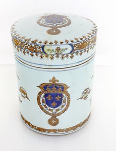 Vaso, ginger jar e scatola in porcellana, Compagnia delle Indie, Samson XIX secolo  - Asta Antiquariato - Mobili, Sculture e Oggetti d'Arte - Associazione Nazionale - Case d'Asta italiane